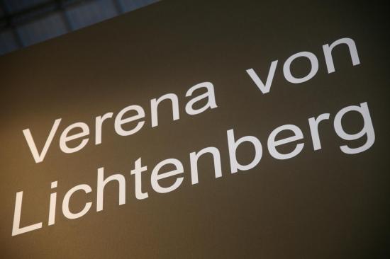 Le nom de l artiste peintre verena von lichtenberg elle est au grand palais a paris avec ses oeuvres d art